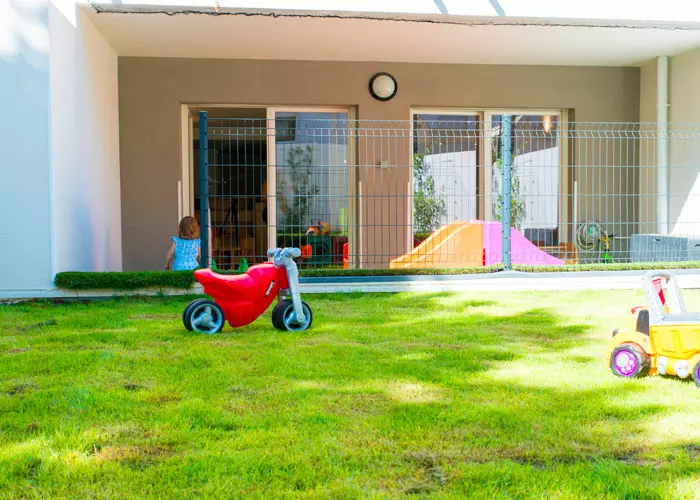 espace extérieur avec jeux