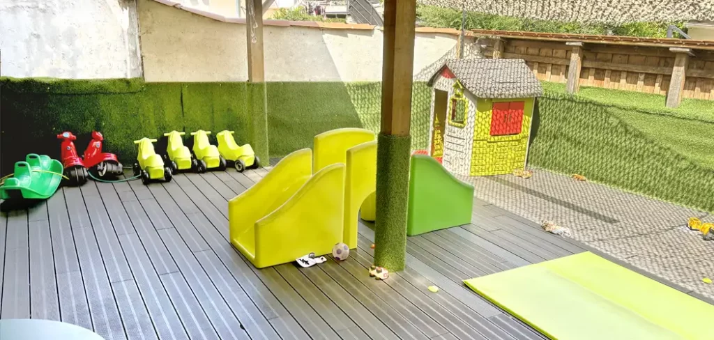 espace extérieur avec jeux
