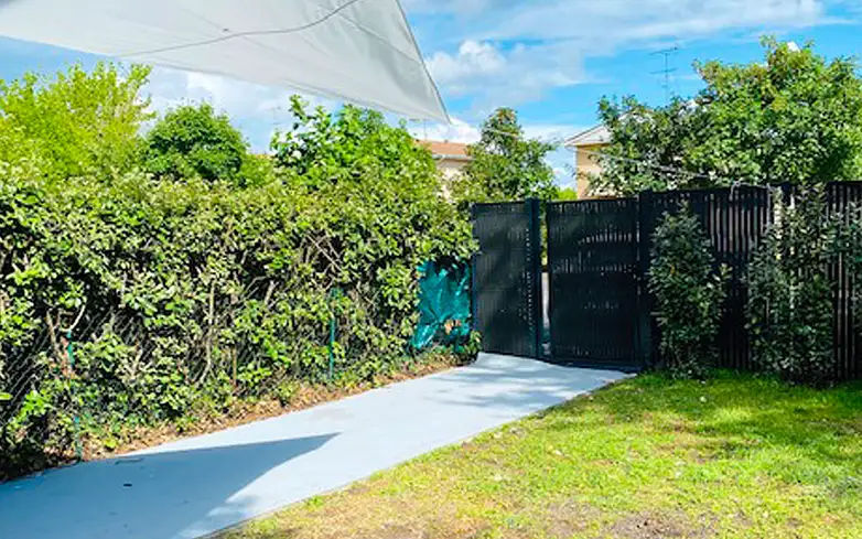 espace extérieure attenant à la micro-crèche