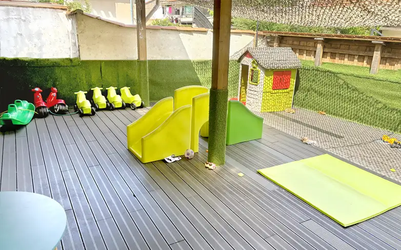 espace extérieur avec jeux