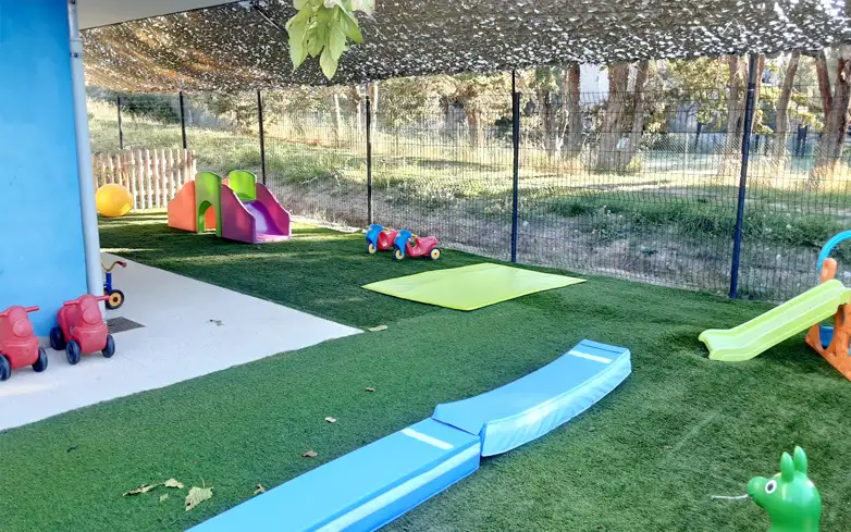 garde d'enfants sur la Côte Bleue (Bouches du Rhône)