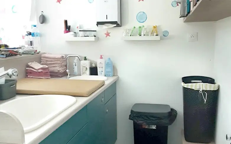 espace de change et de toilette