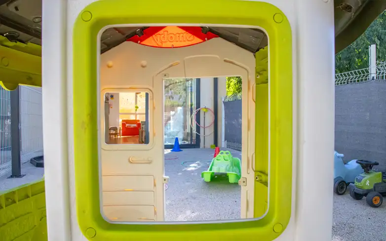 grand jardin pour activités extérieures