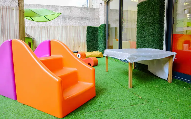 espace extérieur de la micro-crèche