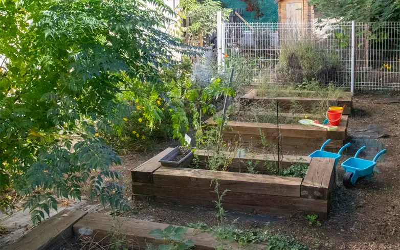 activité de jardinage pour les tout-petits