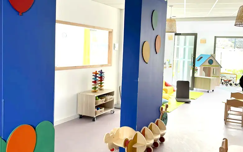 garde d'enfants régulière