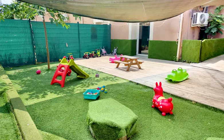 espace extérieur avec jeux