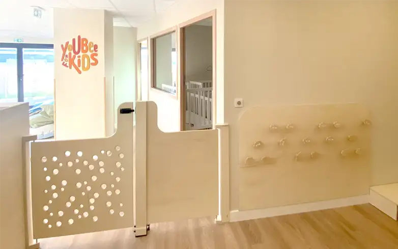 entrée et accueil de la crèche