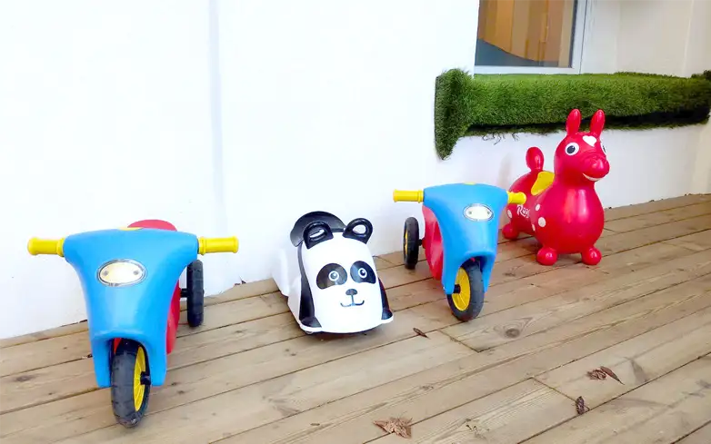 espace extérieur avec jeux